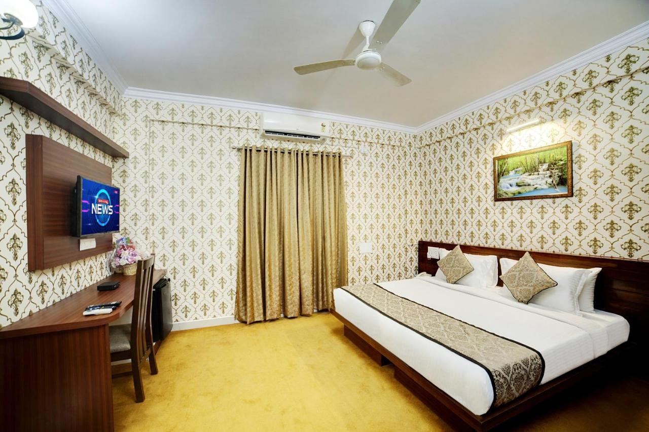 The Liverpool Blue Hotels Bangalore Eksteriør billede